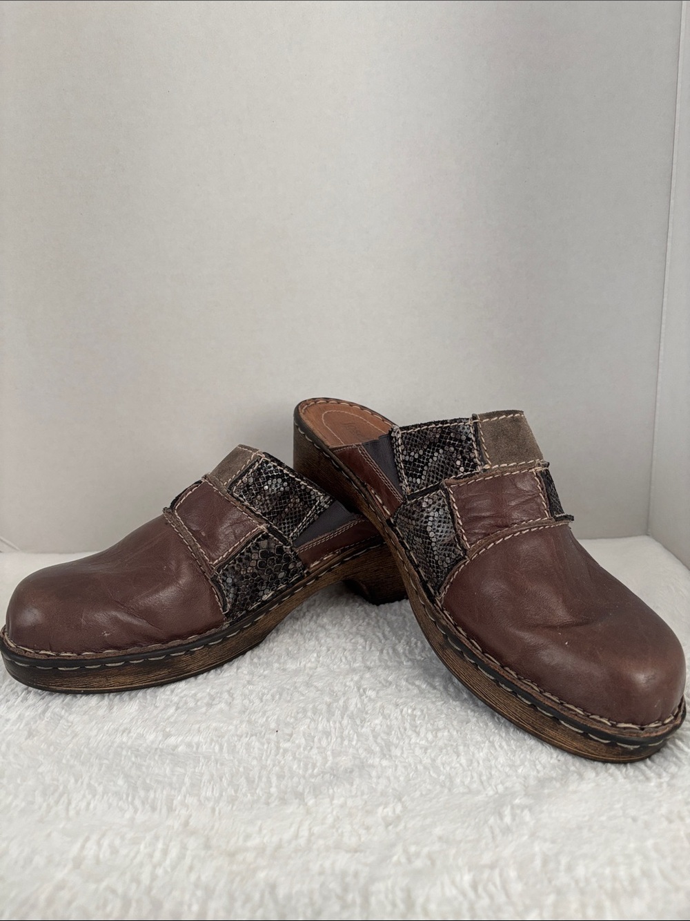 Brown Leather Women's Clogs with Snake-Print Accents